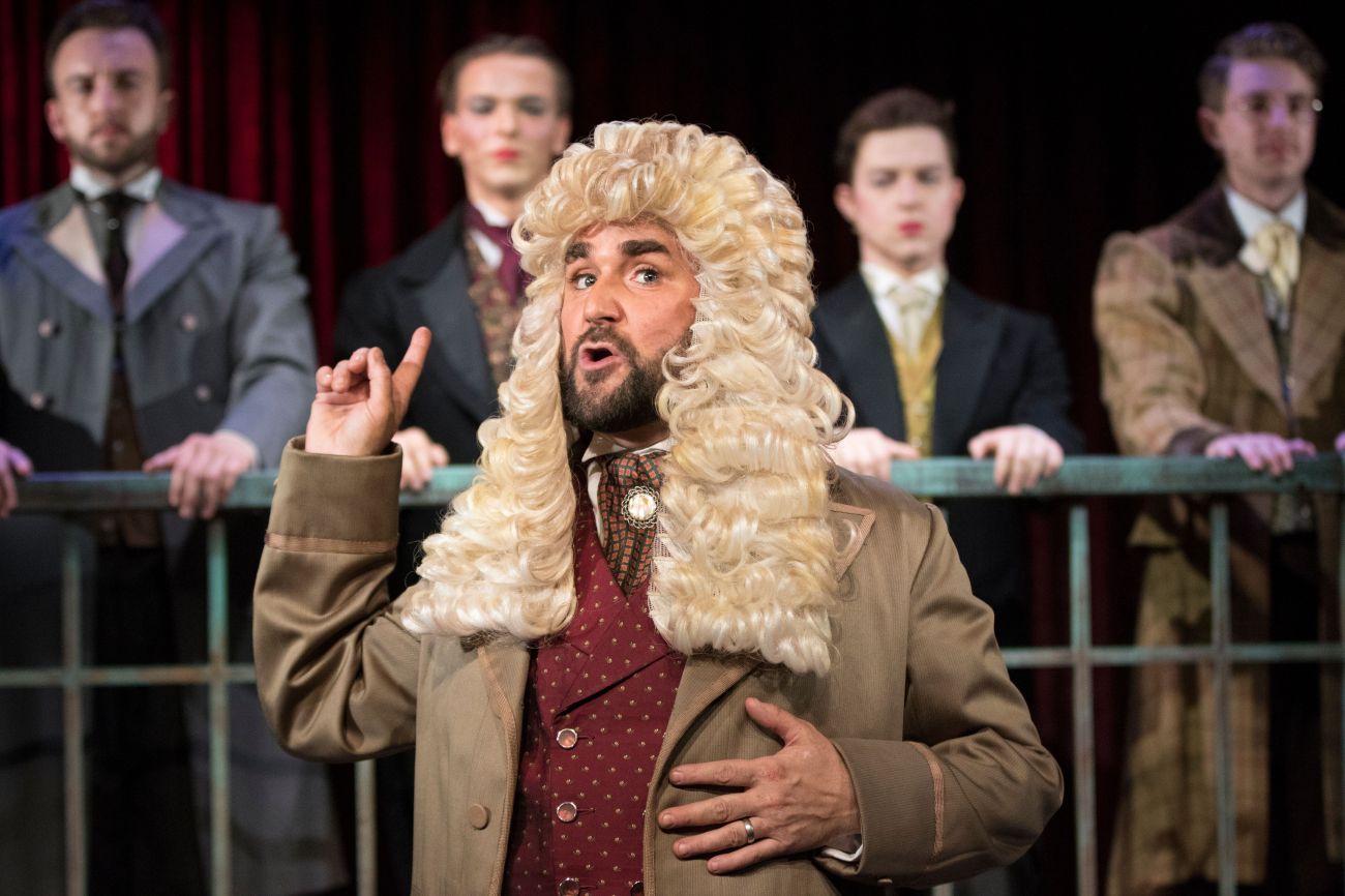 Fanny and Stella 3 - judge